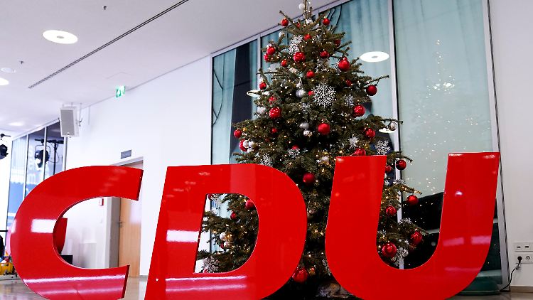 Weihnachten bei der CDU nur mit Baum - natürlich freiwillig.