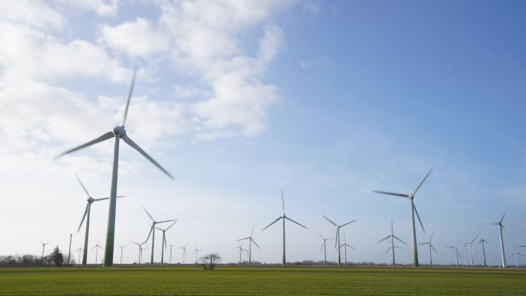 In Deutschland gibt es rund 30.000 Windkraftanlagen im Meer und an Land. 