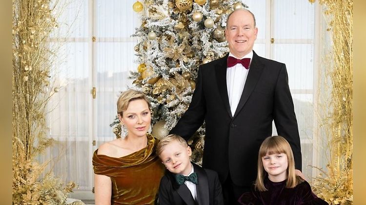 Zeigen, was sie haben: Fürst Albert und Charlène und ihre Kinder.
