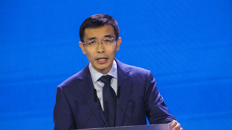 2018 sprach Tang Xiao'ou bei einer KI-Konferenz in Shanghai.