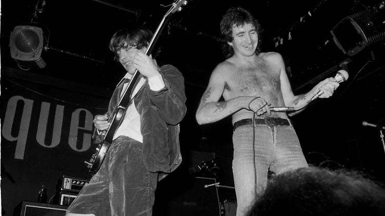 AC/DC Anfang 1976. Burgess war da schon nicht mehr Teil der Band. 