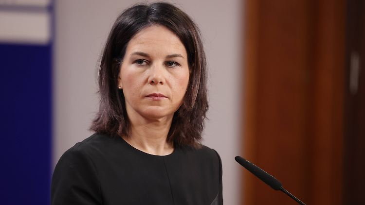 "Der Bedarf ist dringend", schreiben Baerbock und Cameron zur geforderten Waffenruhe. 
