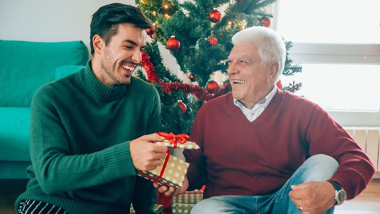 Über diese Weihnachtsgeschenke freut sich Papa. 