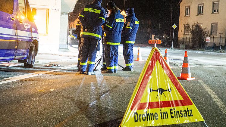 An der Suchaktion in Bingen beteiligen sich unter anderem Polizei, Feuerwehr und Technisches Hilfswerk.