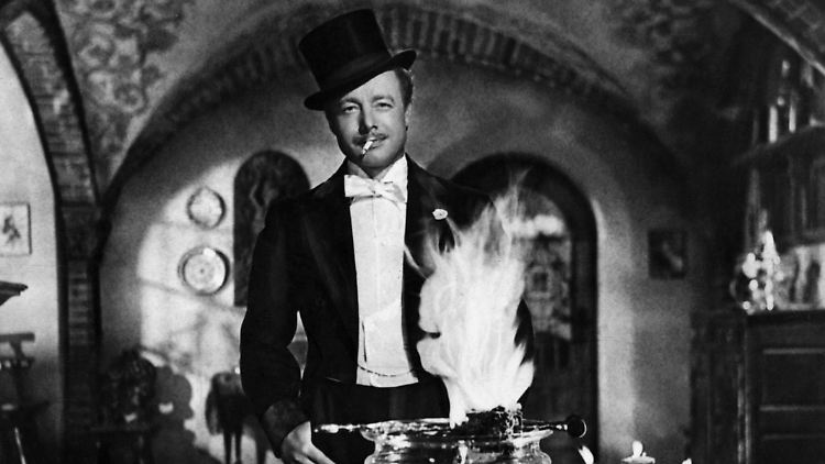 "Die Feuerzangenbowle" wird zu Heinz Rühmanns wohl berühmtesten Film. 