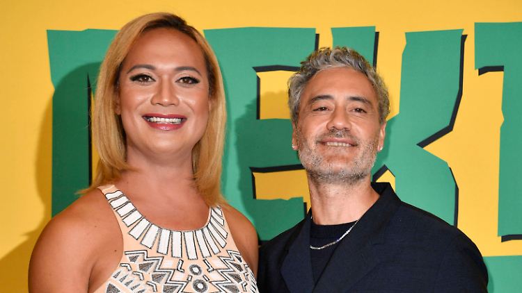 Jaiyah Saelua und Taika Waititi bei der Premiere von "Next Goal Wins" in Berlin.