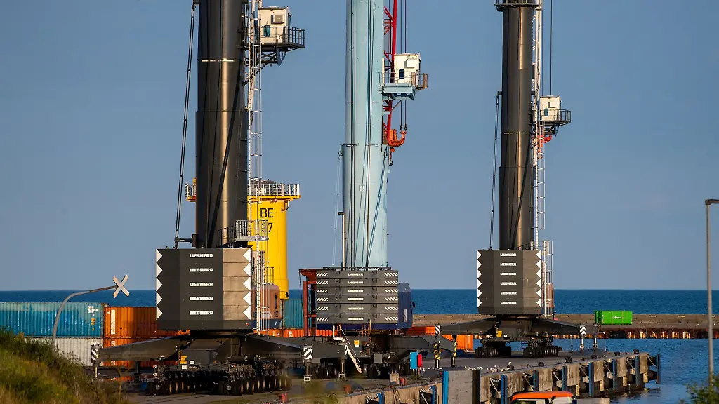 Blick-auf-den-Hafen-Mukran