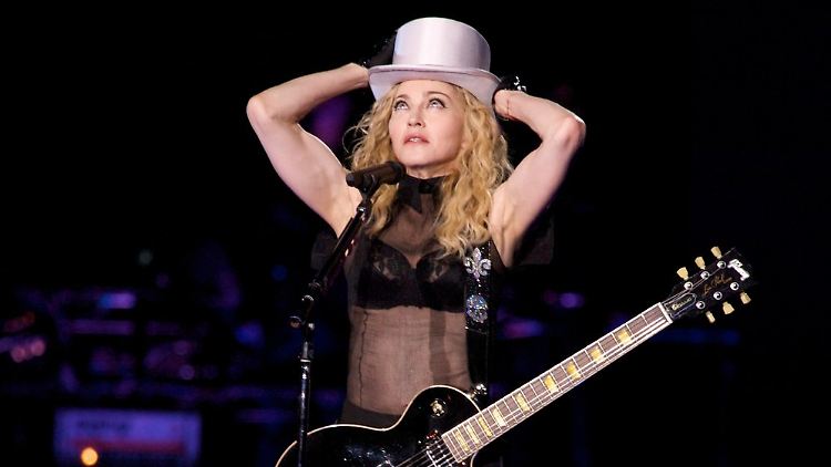 Froh, auch mit 65 noch auf der Bühne stehen zu können: Madonna.