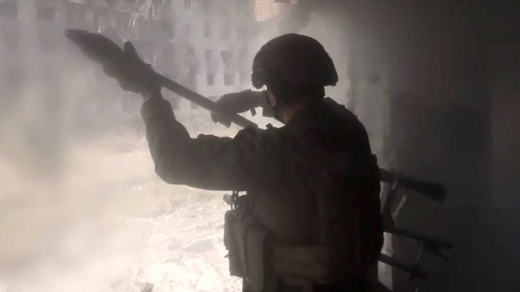 Selbst wenn den ukrainischen Soldaten Waffen und Munition ausgehen: Der Kampfgeist bleibt.