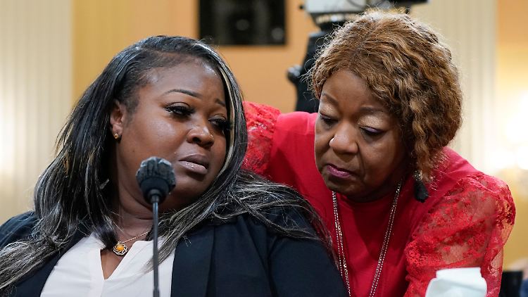 Shaye Moss (l) und Ruby Freeman bekamen Morddrohungen von Trump-Anhängern.
