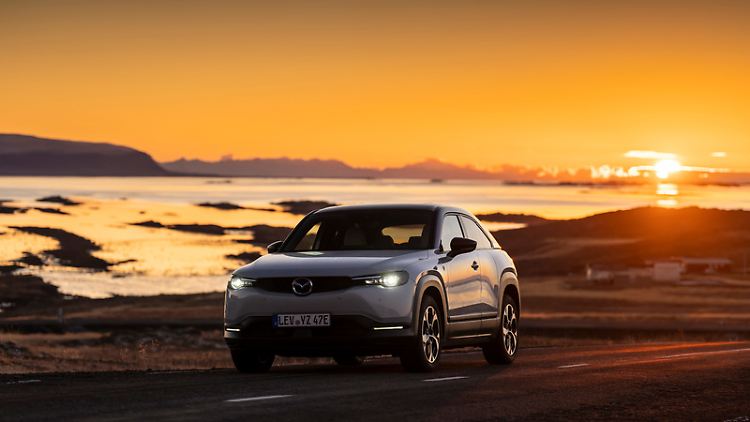 Elektrisch fahren und den Strom an Bord mit einem Verbrenner produzieren - das ist Mazdas Konzept beim MX-30 R-EV.