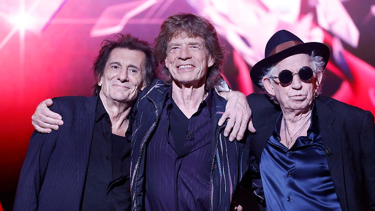 Die Rolling Stones sind inzwischen zum Trio geschrumpft - bestehend aus Mick Jagger (M.), Keith Richards (r.) und Ron Wood.