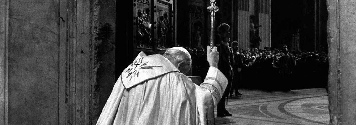 1999-12-23T120000Z_1986520650_PBEAHULPIBM_RTRMADP_3_POPE.JPG