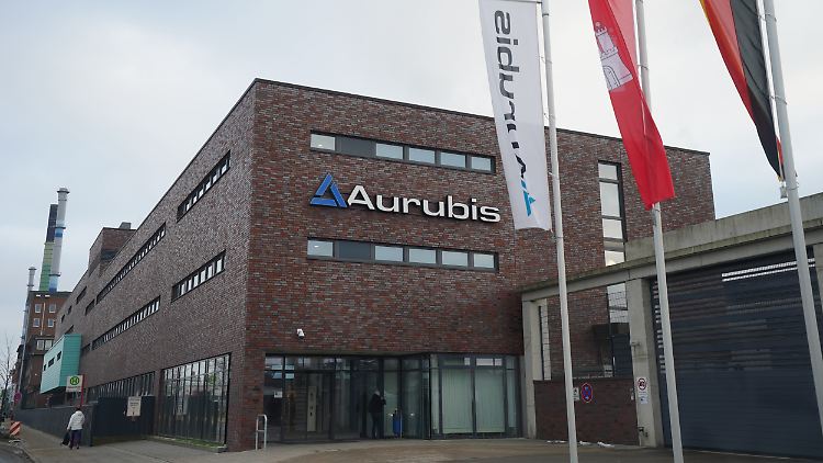 Wegen eines Edelmetall-Betrugs beim Hamburger Kupferproduzenten Aurubis lässt der Aufsichtsrat in den eigenen Reihen ermitteln.