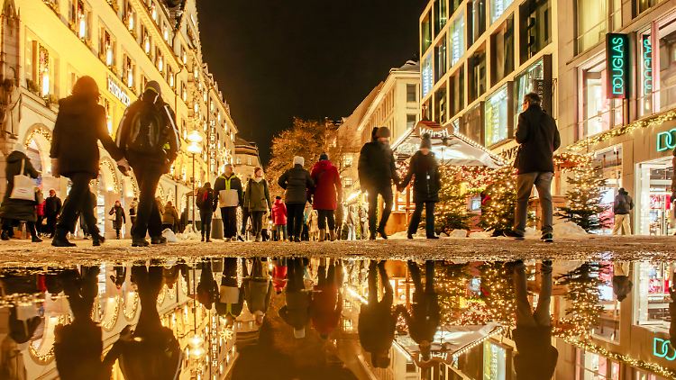Fußgängerzone in München: Ab Donnerstag könnte das Vergnügen am Einkaufsbummel erheblich leiden. 
