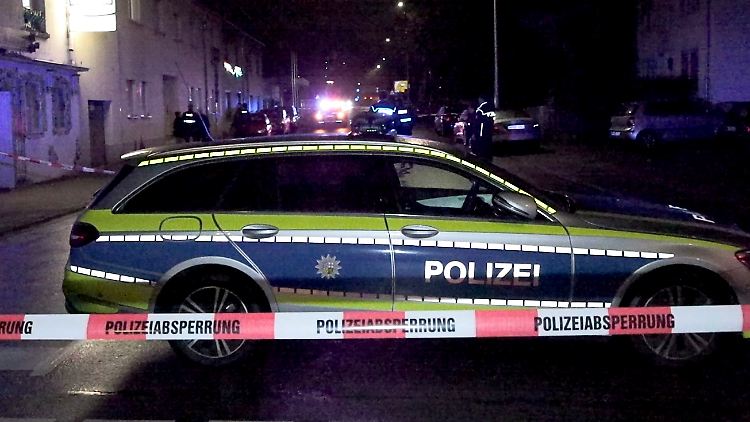 Nach den Schüssen vor einer Kneipe in Neunkirchen konnte die Polizei noch in der Nacht vier Tatverdächtige festnehmen.