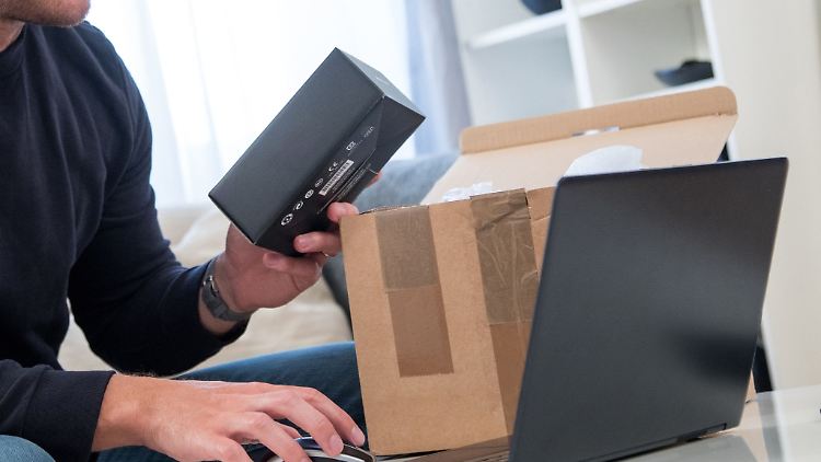Wer von Angeboten, die als "Buy now, pay later" bekannt sind, Gebrauch macht, sollte unbedingt darauf achten, dass der Zahlungsaufschub oder der Kauf auf Raten nicht mit weiteren Kosten verbunden ist.