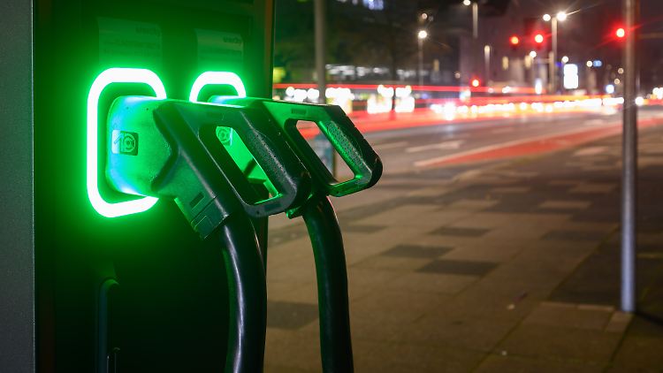 ​Elektroautos müssen günstiger werden - dann wäre der Wegfall der Förderung für viele Kaufinteressenten leichter zu verkraften.