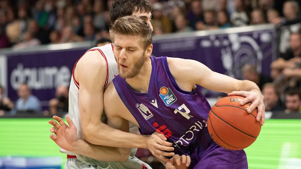 Goettingens-Mathis-Moenninghoff-r-im-Duell