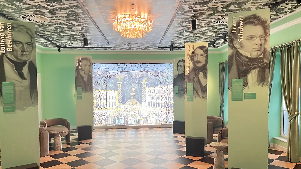 Ein-Saal-im-Strauss-Haus-Andrea-Affaticati