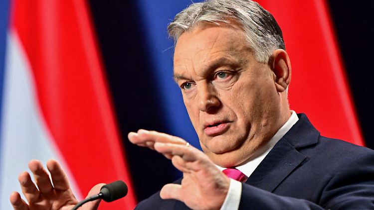 Ungarns Ministerpräsident Orban stellte sich bei seiner Jahrespressekonferenz in Budapest hinter Kremlchef Putin. 