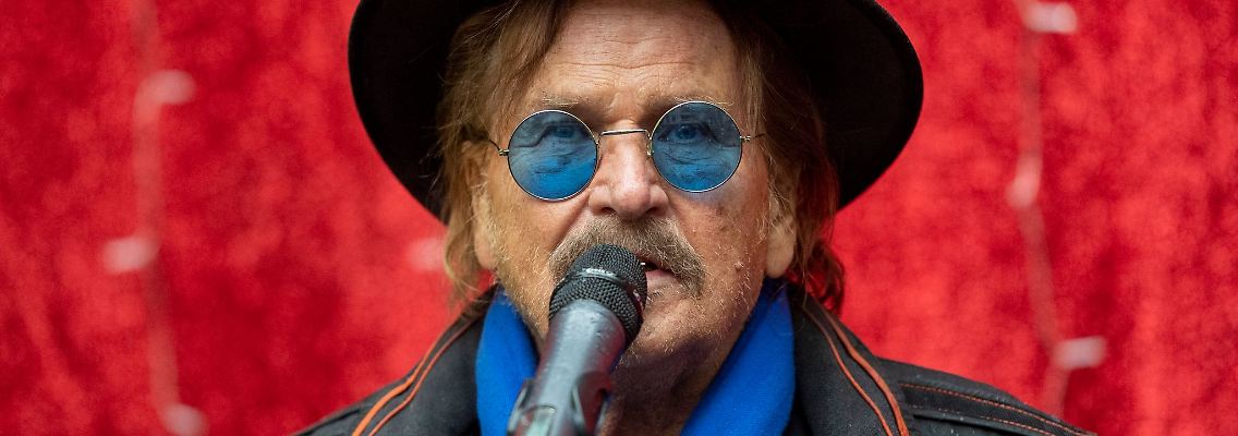 Frank Zander im Dezember 2022 bei einer Weihnachtsaktion für Obdachlose und Bedürftige.