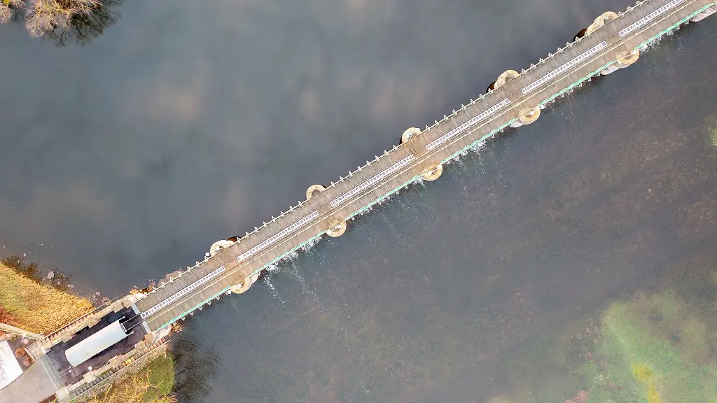 Blick-auf-das-Pretziener-Wehr-Aufnahme-mit-einer-Drohne