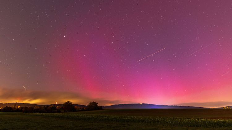 Polarlichter waren in diesem Jahr am Himmel nördlich von Oberursel über dem Taunushauptkamm zu sehen. 