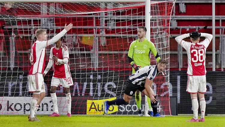 Ajax Amsterdam steigt in die Unterwelt hinab. 