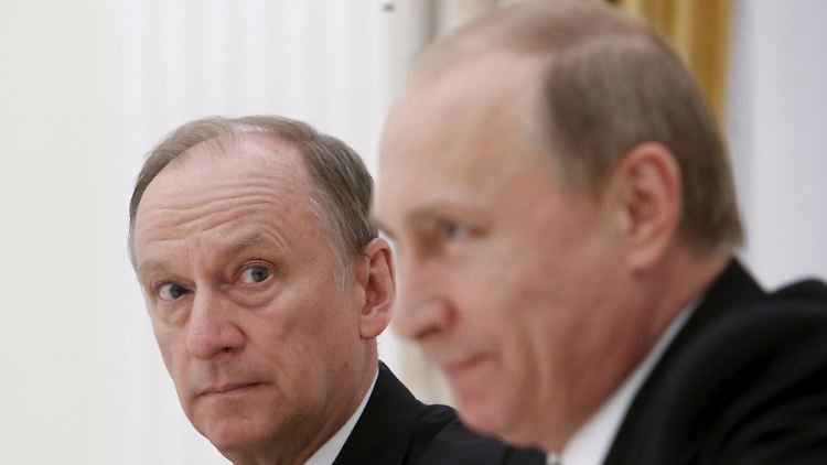 Zwei Männer, die eine lange Zusammenarbeit verbindet: Nikolai Patruschew und Wladimir Putin (Bild aus dem Jahr 2015).