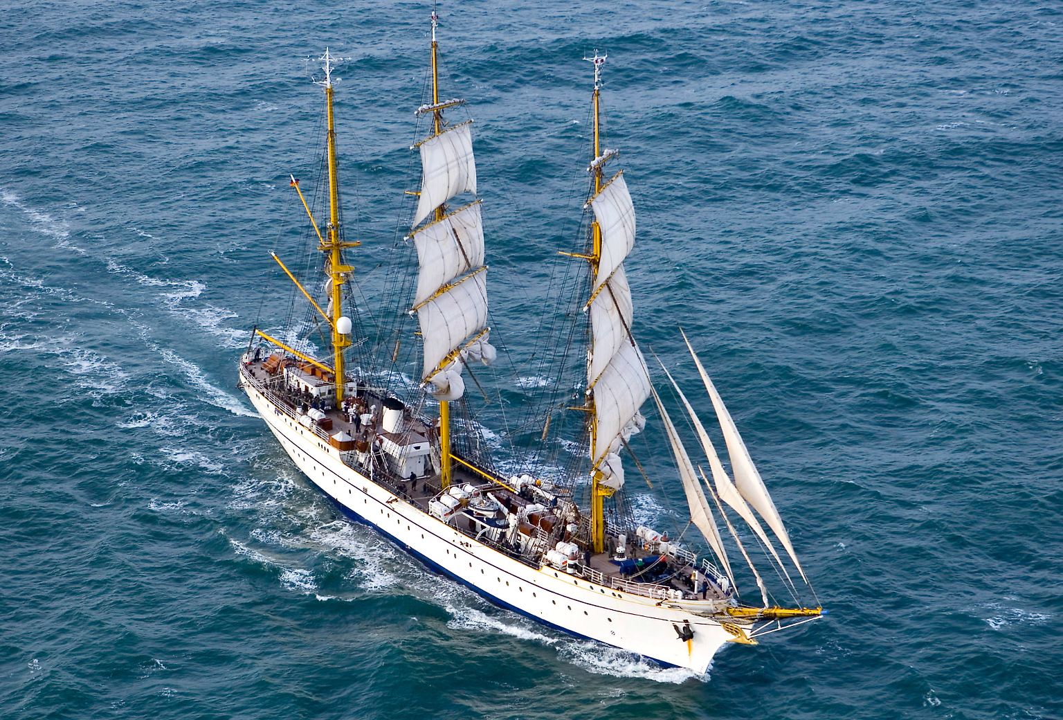 "So ein kleines Schiff ist auch eine Welt für sich", …