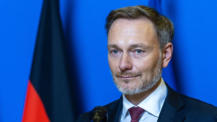 In der Wählergunst hat die FDP seit der Wahl vor zwei Jahren stark verloren - genau wie die gesamte Ampel. Für Lindner geht ein herausforderndes Jahr zuende.