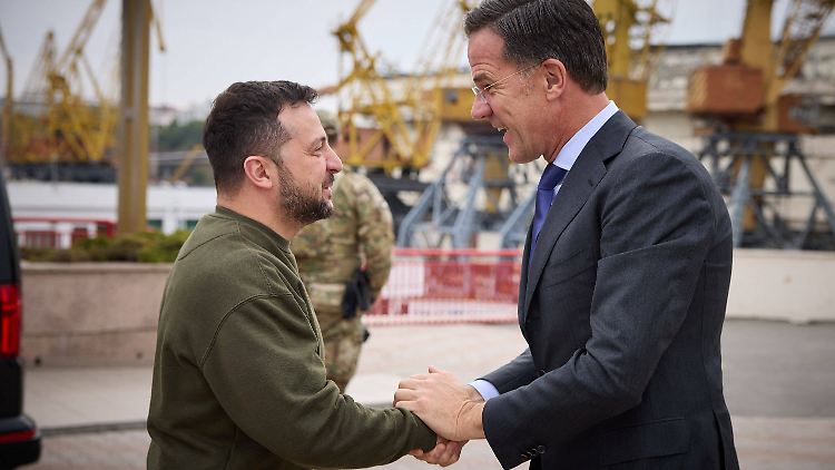 Selenskyj und Rutte bei einem gemeinsamen Besuch in Odessa im Oktober. 