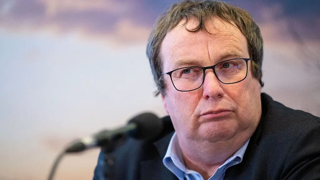 Oliver-Krischer-Gruene-Minister-fuer-Umwelt-Naturschutz-und-Verkehr-von-Nordrhein-Westfalen-bei-einem-Termin