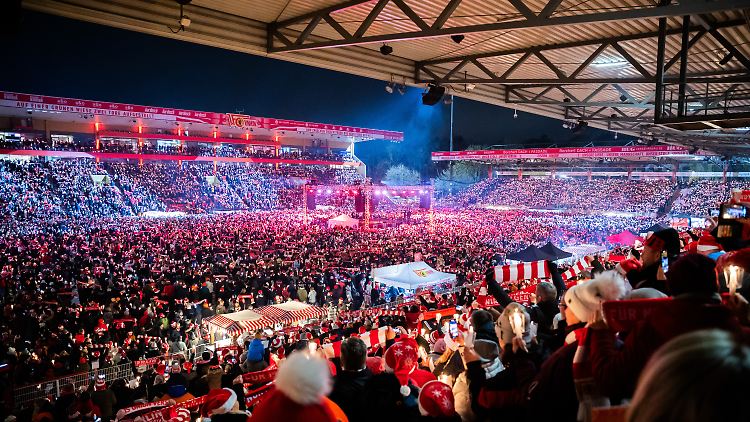 Seit 20 Jahren singen Union-Fans zusammen Weihnachtslieder in ihrem Stadion.