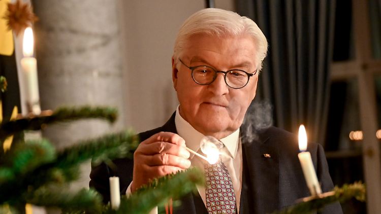 In Schloss Bellevue brennen die Kerzen: Der Bundespräsident hält seine Weihnachtsansprache vor einer finsteren Weltlage. 