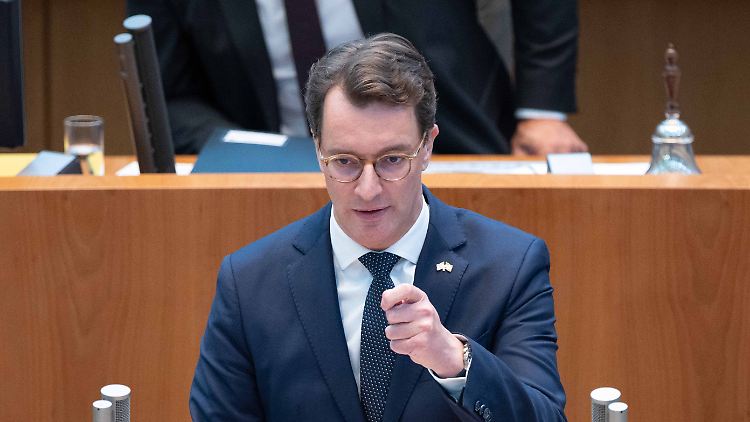 Asylverfahren außerhalb Deutschlands: Was Wüst vorschwebt, ist bei den Grünen umstritten.