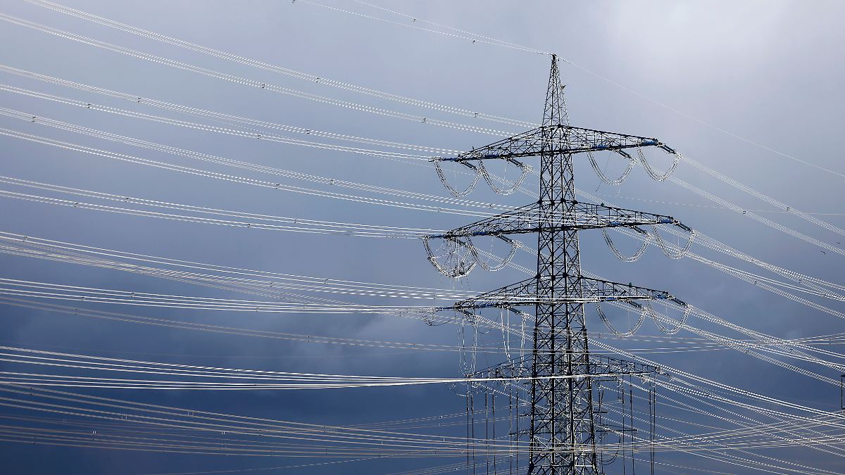 Strompreise bleiben hoch: Netzagenturchef: "Zeit der billigen Energie ...