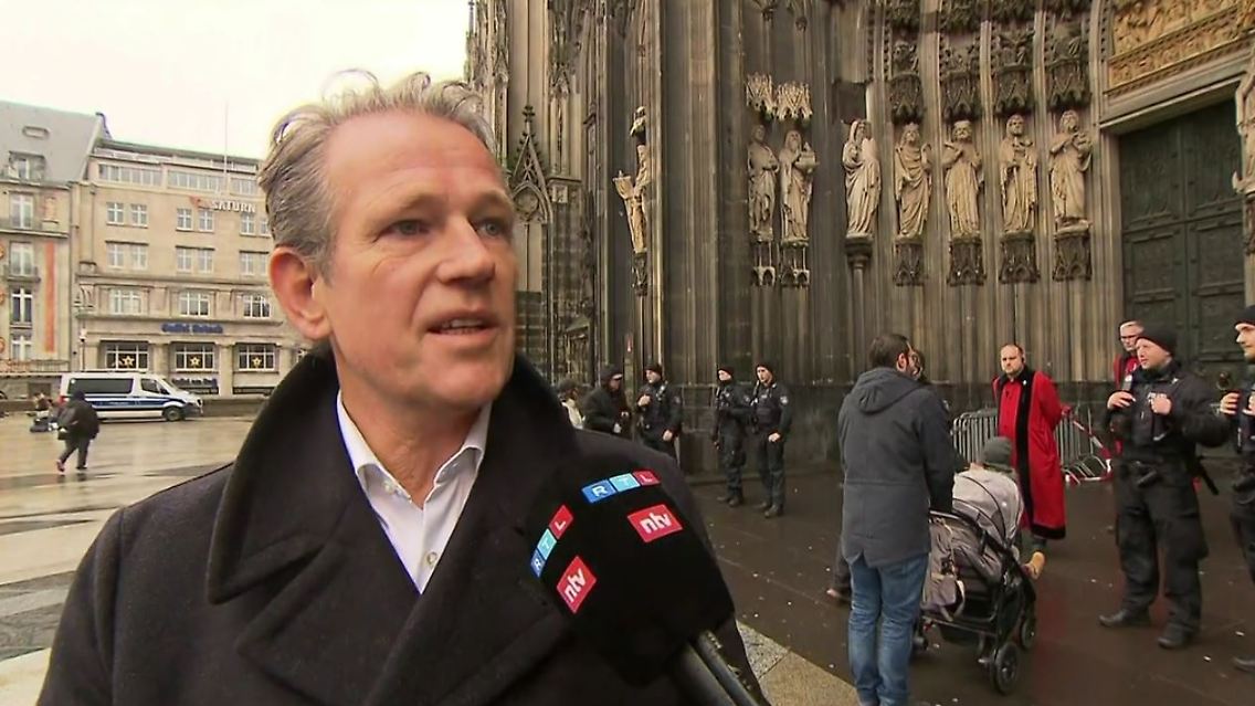 Polizei_Kölner_Dom.JPG