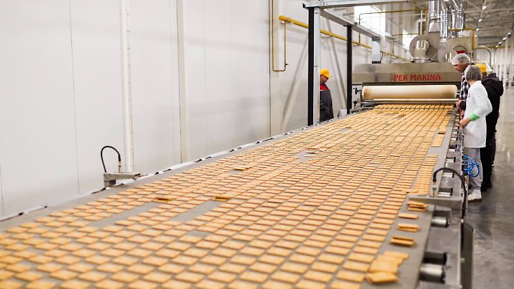 Vor allem in der verarbeitenden Industrie herrscht ein Mangel.