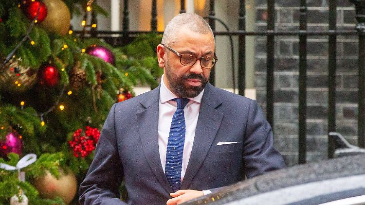 Ein "kleines bisschen" Rohypnol kann nicht schaden, sagt James Cleverly.