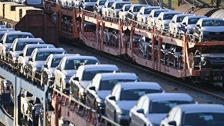 Die Bundesregierung will den Güterverkehr von der Straße auf die Schiene verlagern. Allerdings geht der Netzausbau nicht voran.