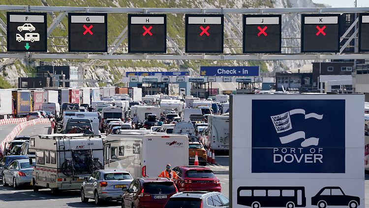 Allein schon die Zollkontrollen verlangsamen vor allem in Ferienzeiten die Ein- und Ausfuhr von Gütern.