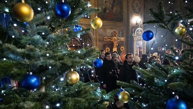Weihnachtsgottesdienst im orthodoxen St. Michaels-Kloster in Kiew am 24. Dezember 2023.