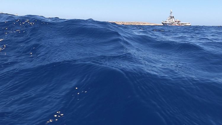 Vor Italiens Küste müssen beinahe täglich Menschen aus Seenot gerettet werden.