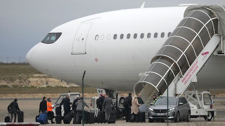 Die französische Staatsanwaltschaft hatte am Sonntag grünes Licht für den Abflug gegeben.