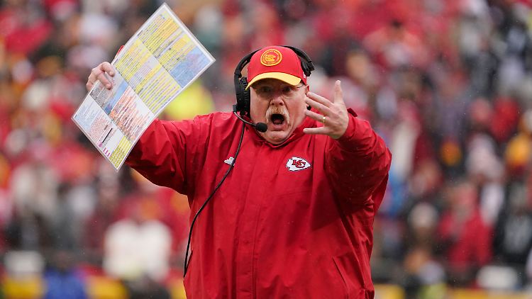 Chiefs-Trainer Andy Reid konnte es nicht glauben, was sein Team gegen die Raiders auf das Feld brachte.