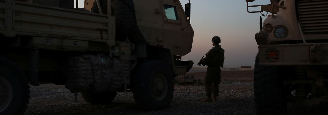 2019-11-23T145141Z_1684853618_RC22HD97MX0K_RTRMADP_3_USA-IRAQ-PENCE.JPG