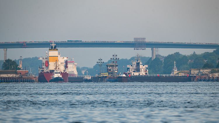 Der Vorfall ereignete sich an der Schleuse Kiel-Holtenau. (Archivbild)