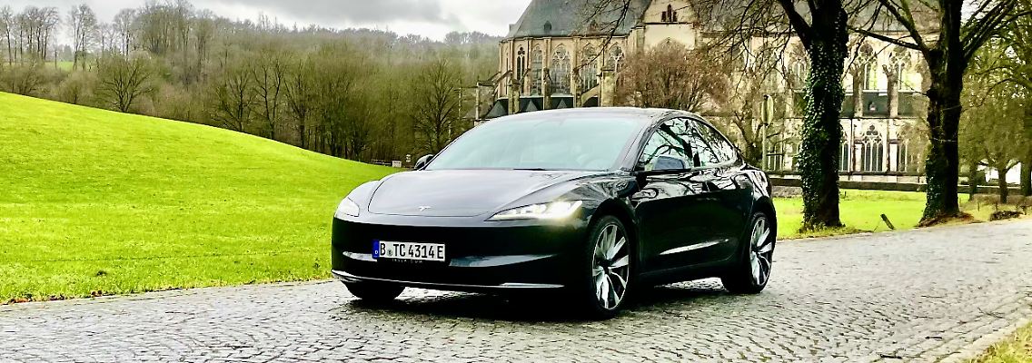 Tesla_Model_3_2023_VO.jpg